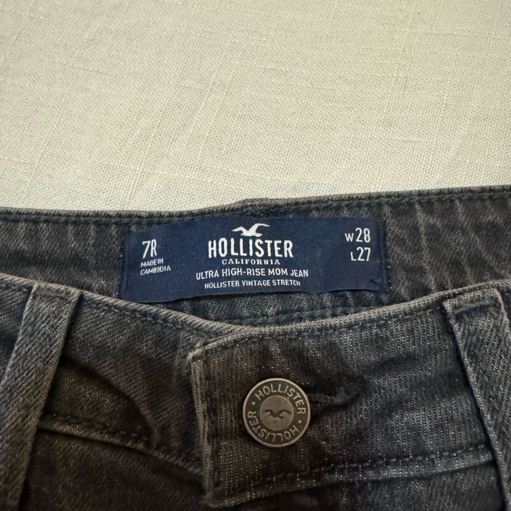 Mom Jeans - Picture 2 of 4